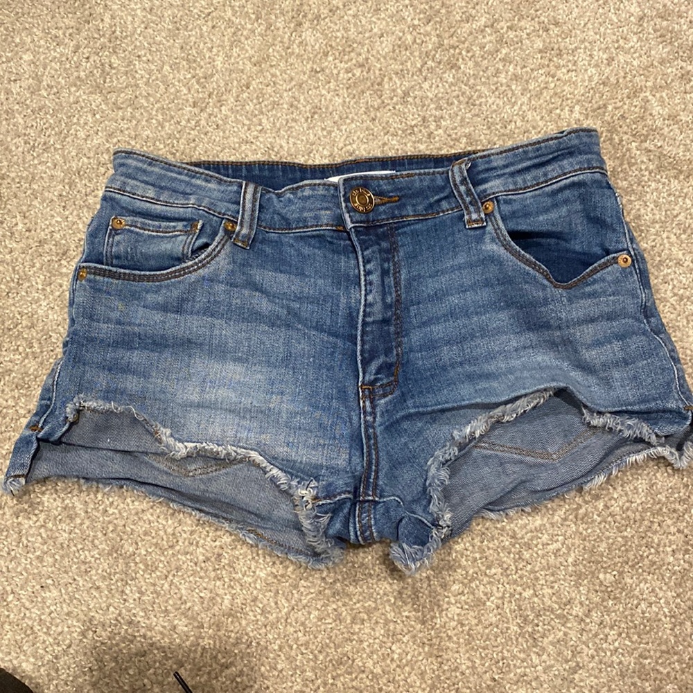 Aubrey Distressed Fray Hem Short